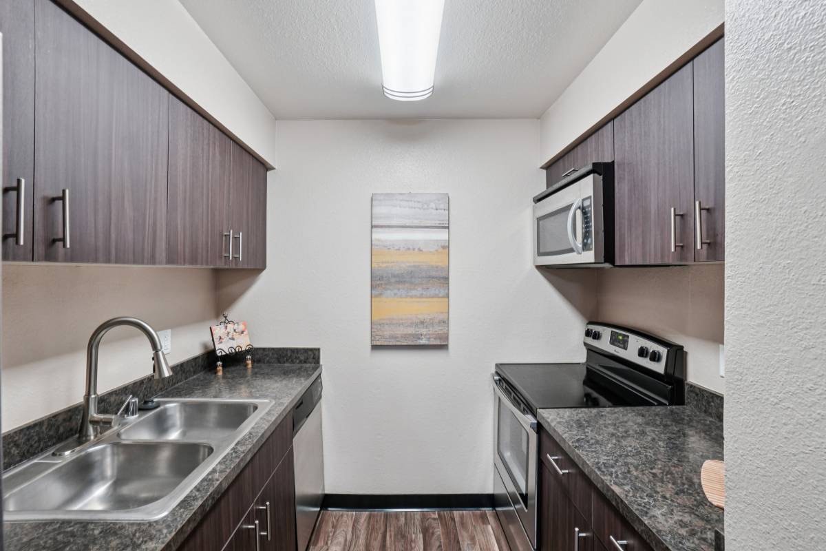 Galley kitchen in a classic-finish Aspenleaf apartment
